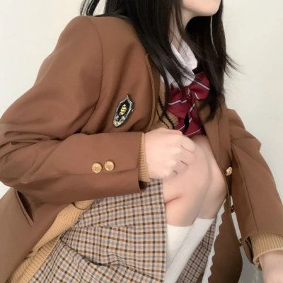 院子里的女人